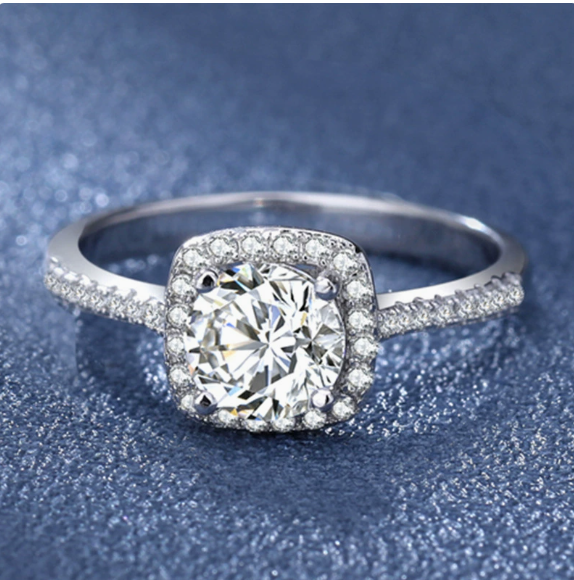 Anillo de cubo de azúcar de un quilate de moissanite de plata esterlina