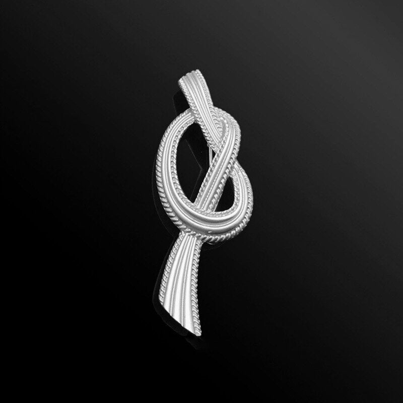 Gradually knot brooch