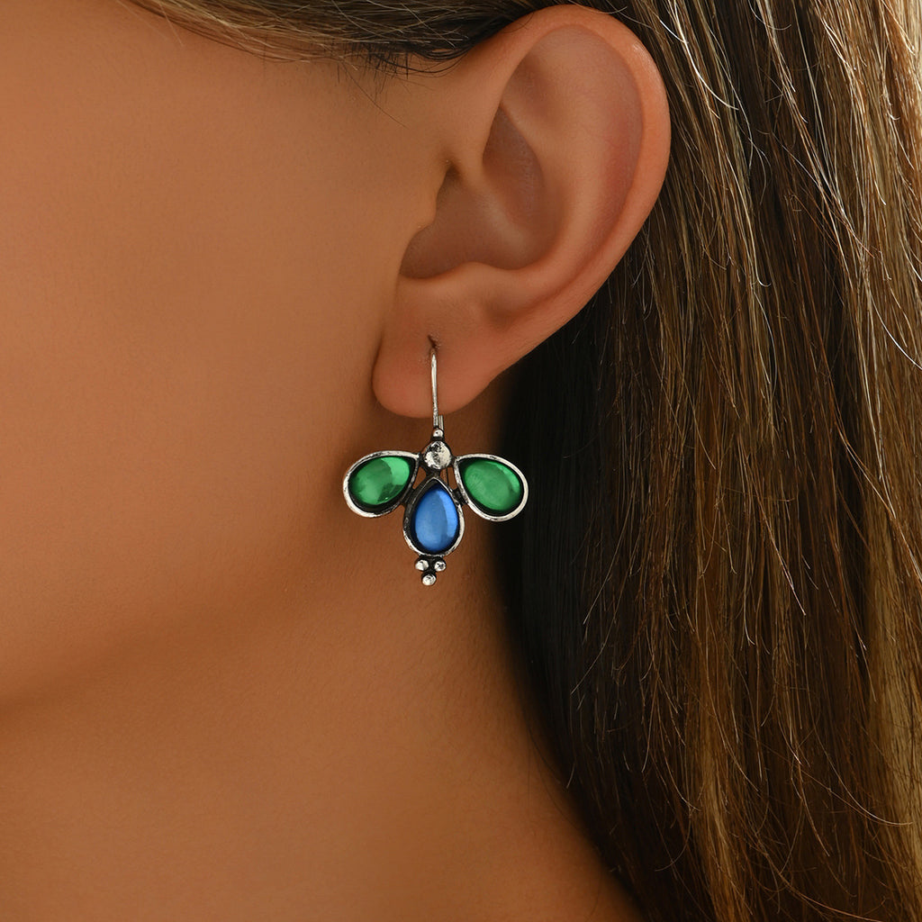 Niche teardrop-shaped earrings