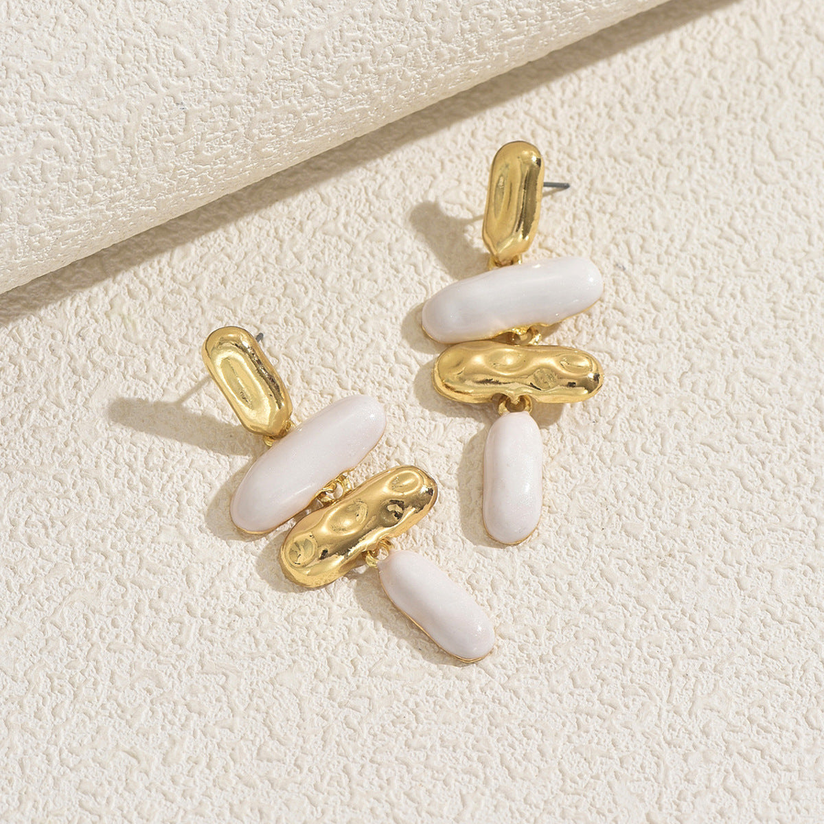 Niche teardrop-shaped high-end stud earrings