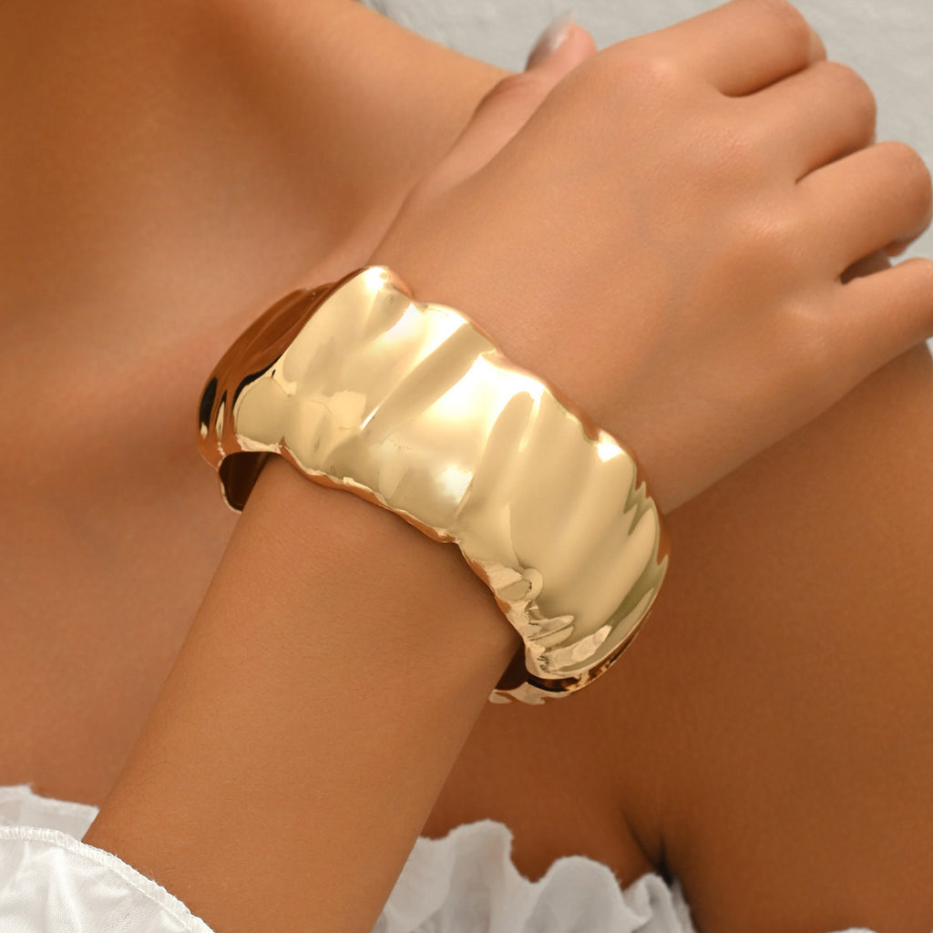 High-end glossy pleated bracelet
