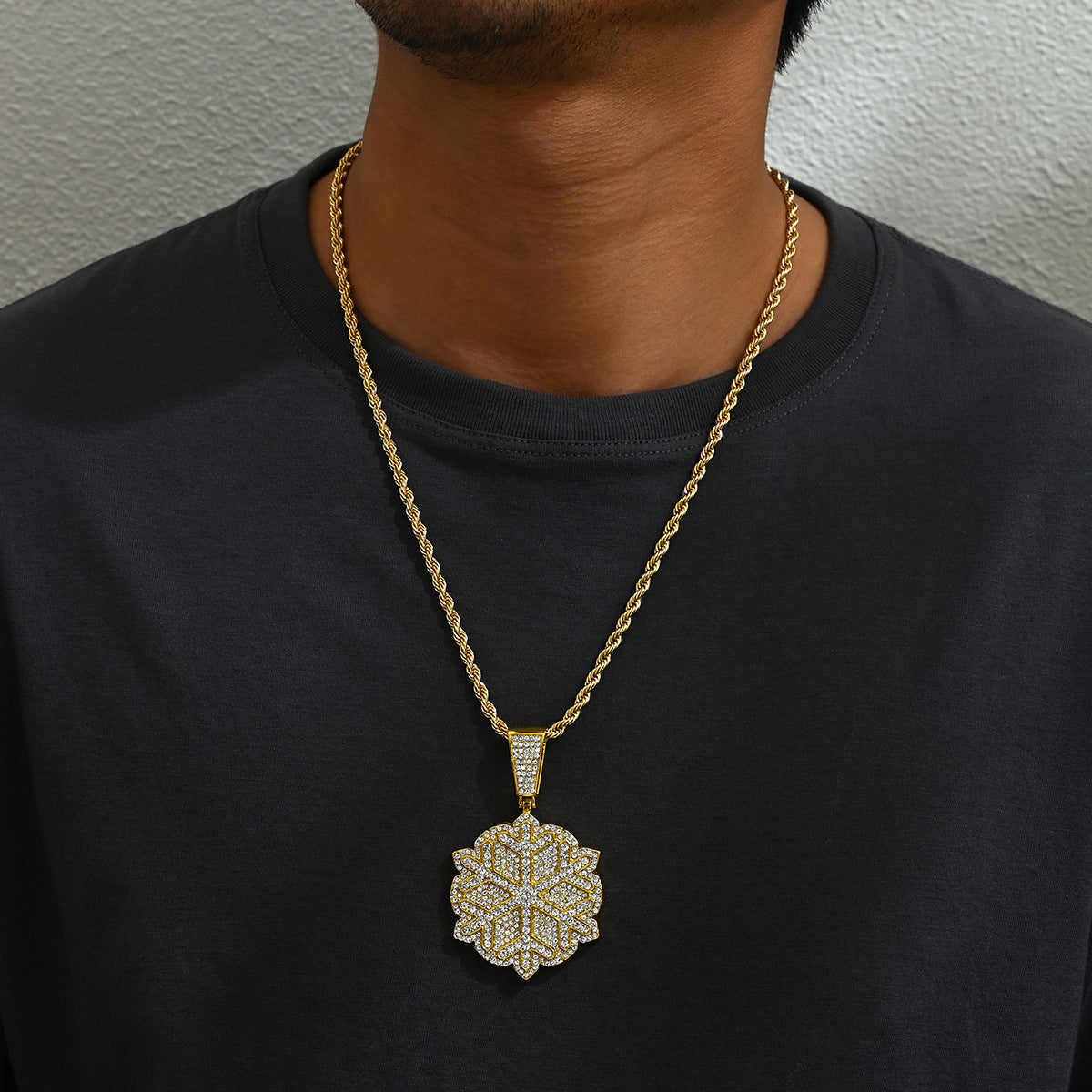 Snowflake-shaped Cuban necklace with full diamonds.