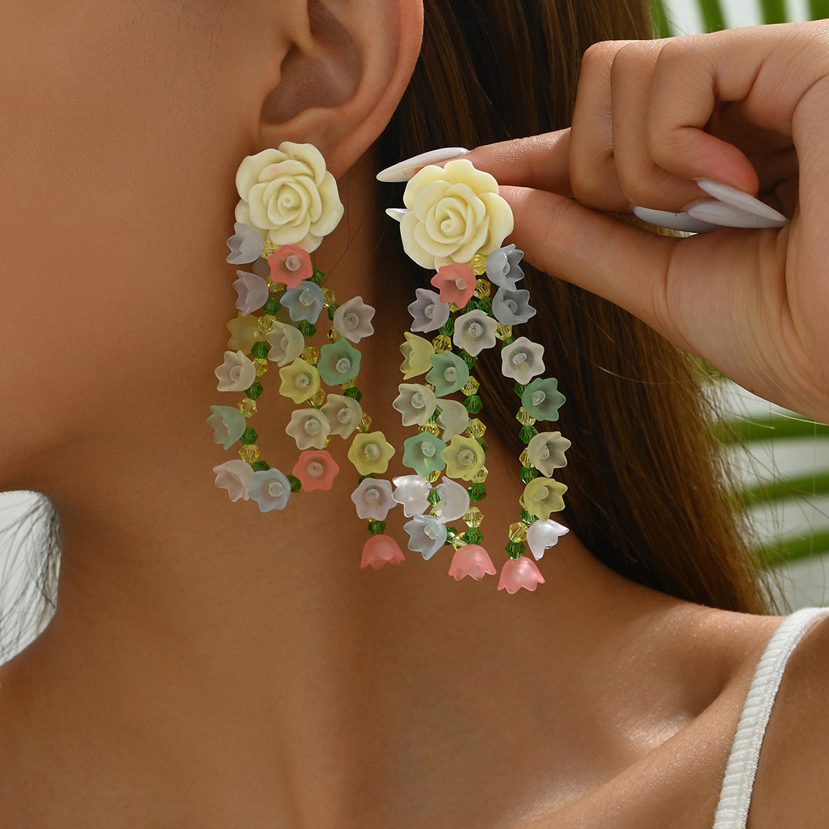 Flower-shaped colorful crystal earrings