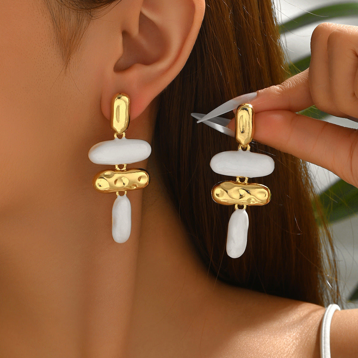 Niche teardrop-shaped high-end stud earrings