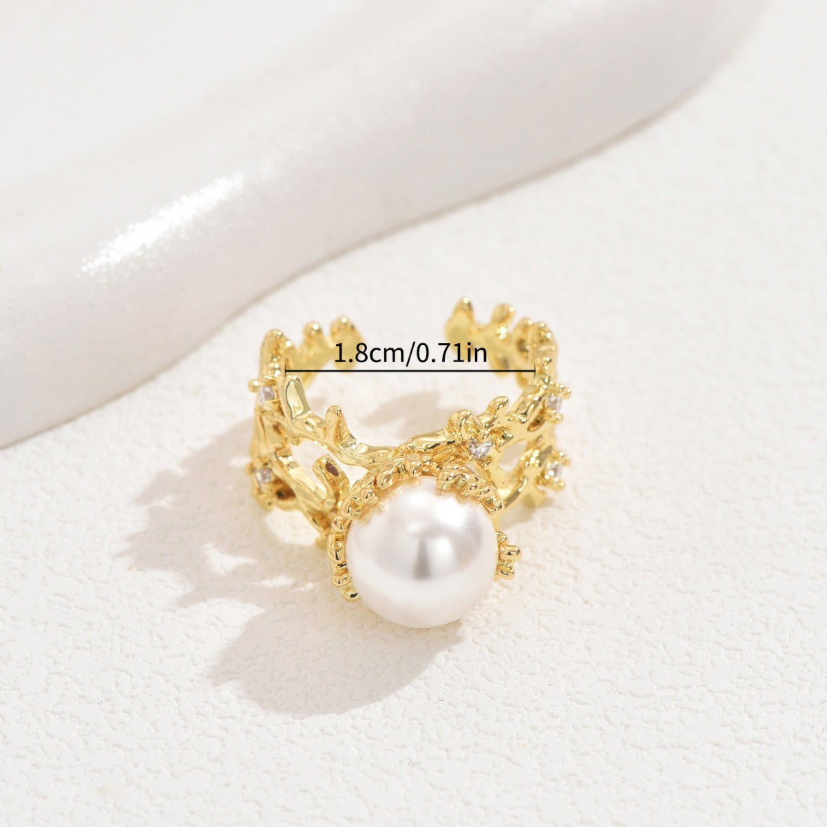 Pearl openwork ring.