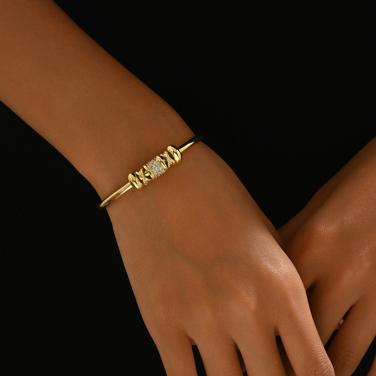 Geometric high-end bracelet