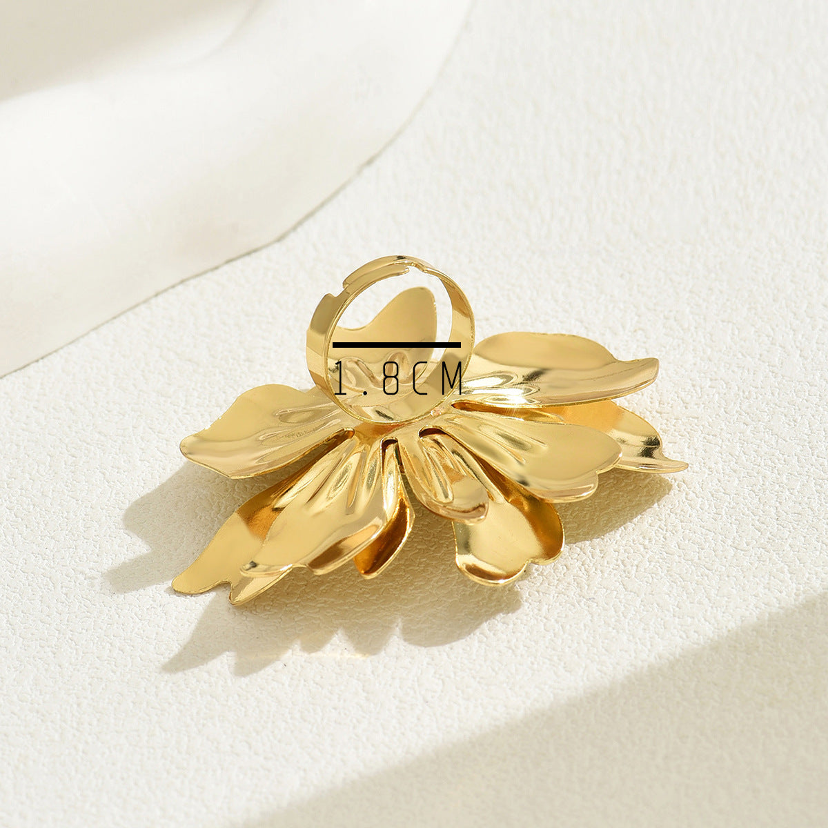 Petal-shaped open ring