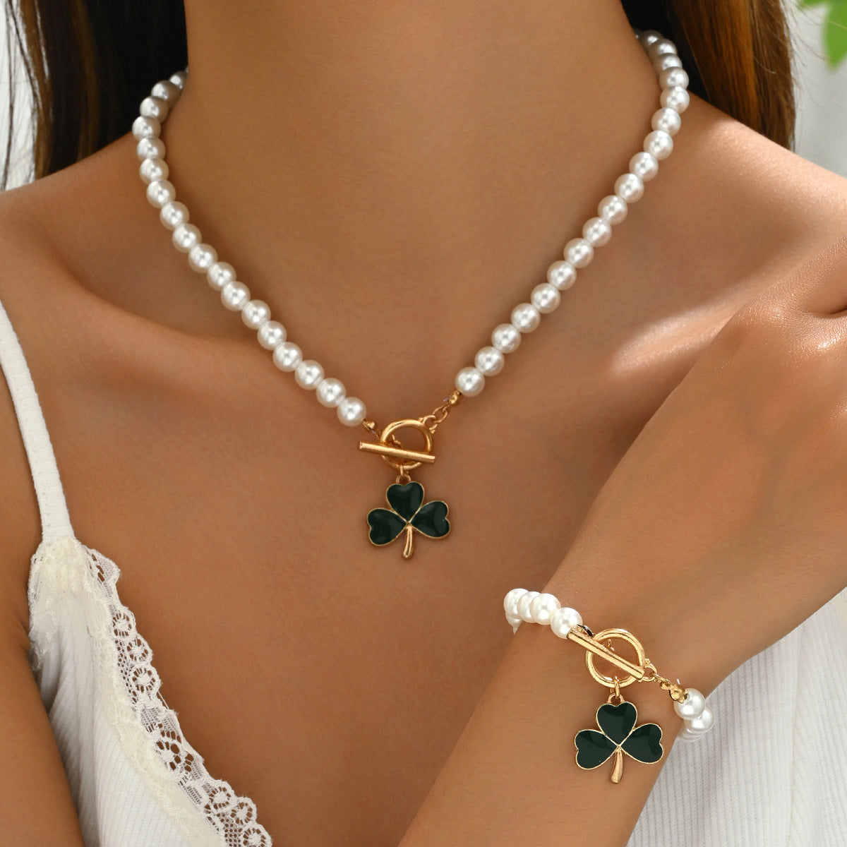 Heart-shaped four-leaf clover necklace and bracelet set
