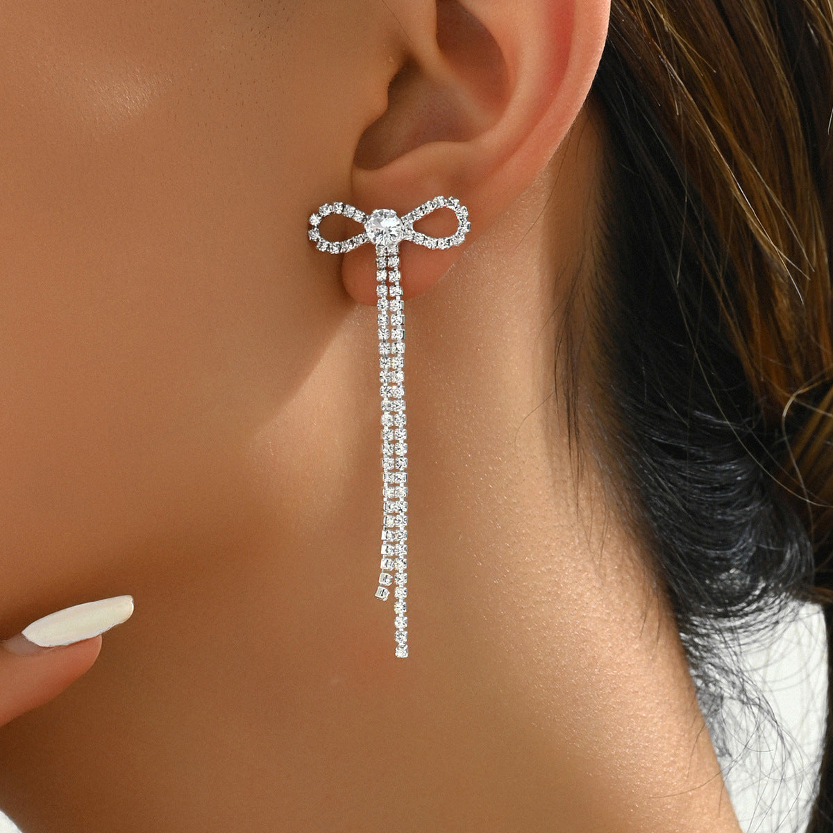Simple and elegant bow-shaped earrings