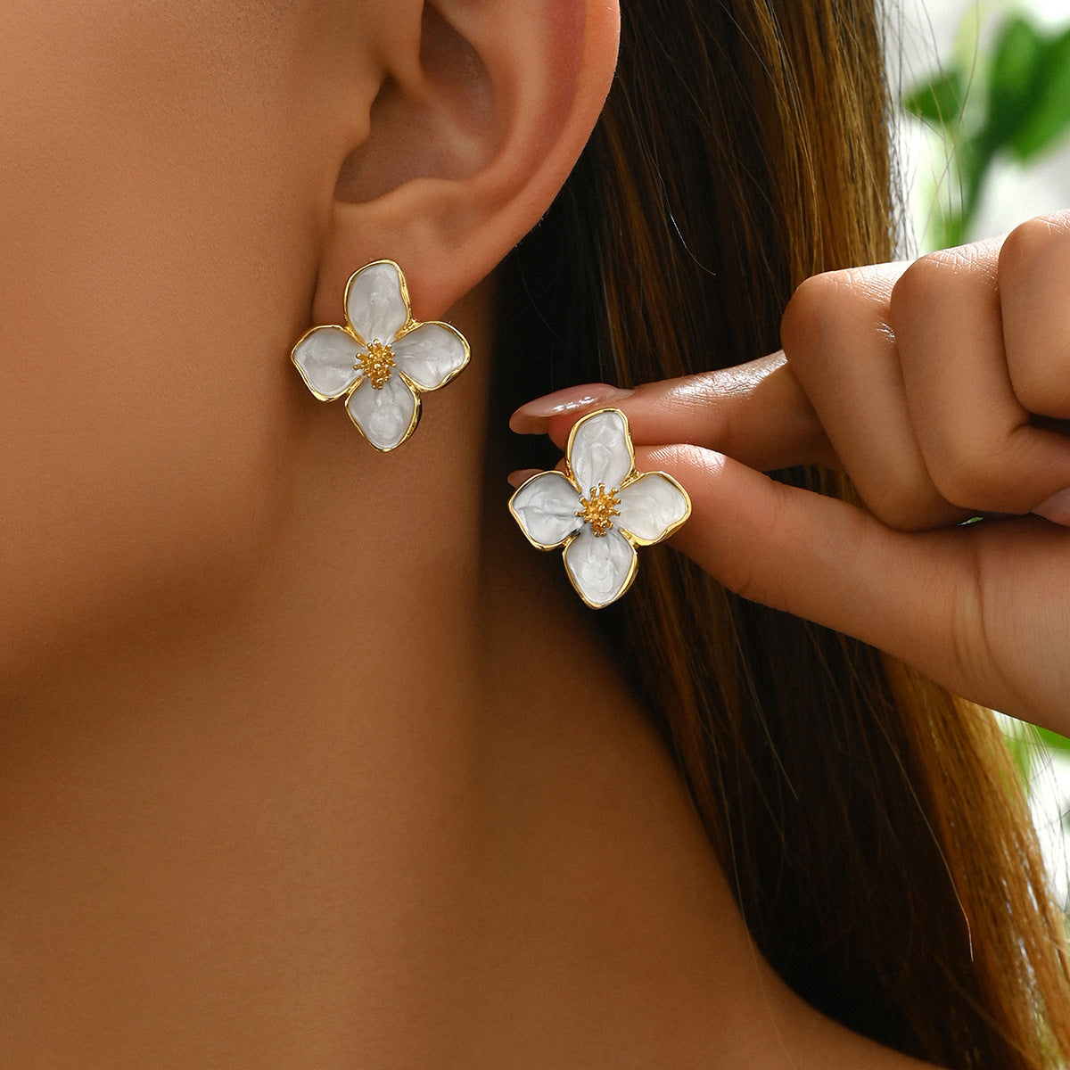 Sweet and elegant flower earrings