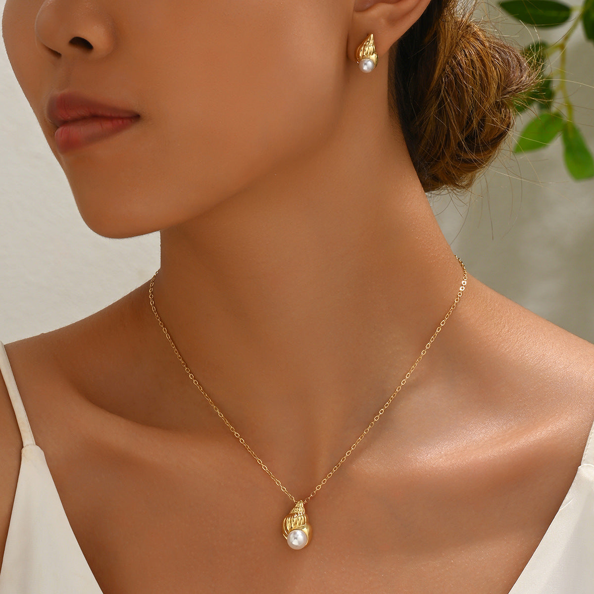 Shell and pearl earrings and clavicle necklace set