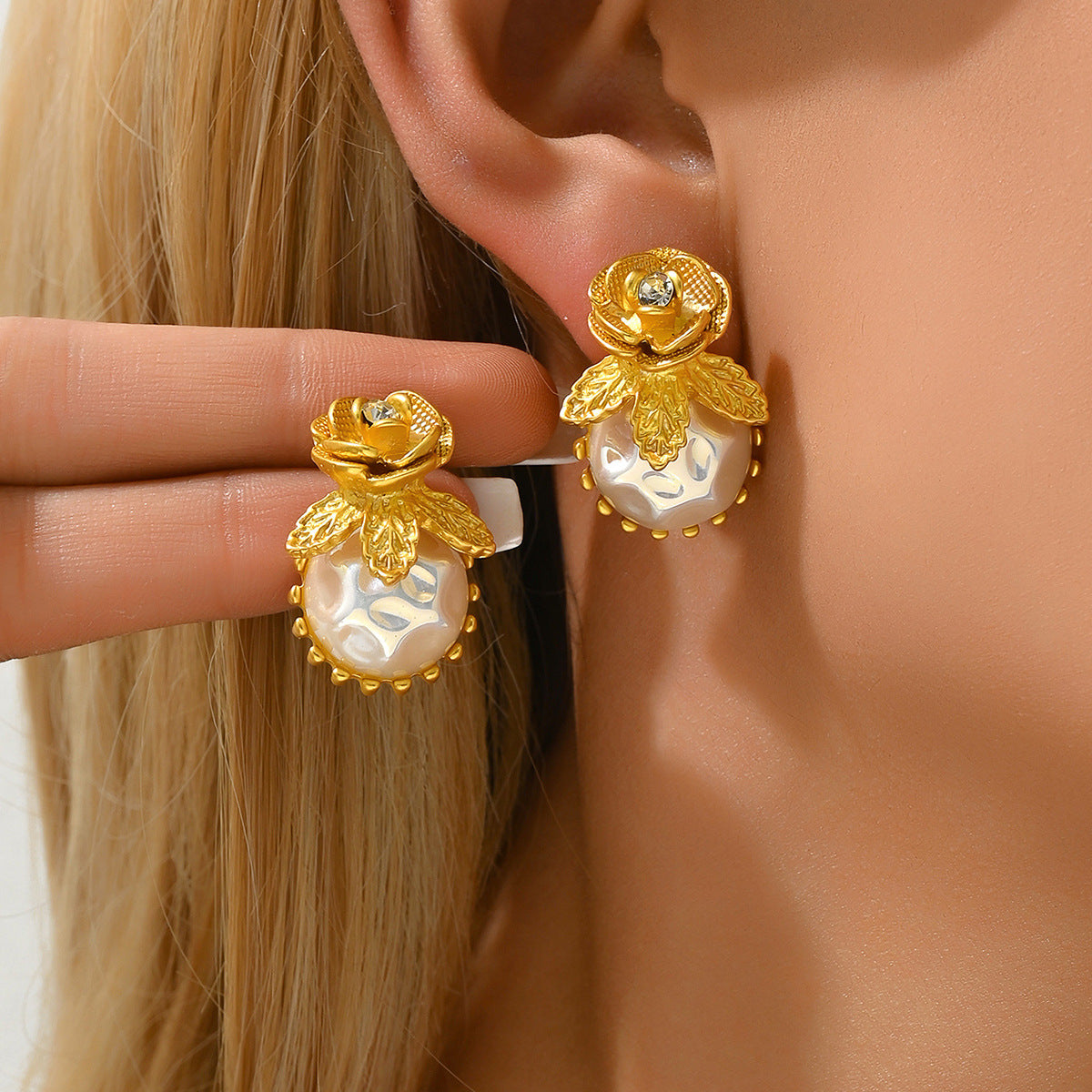 Rose-shaped zircon petal earring