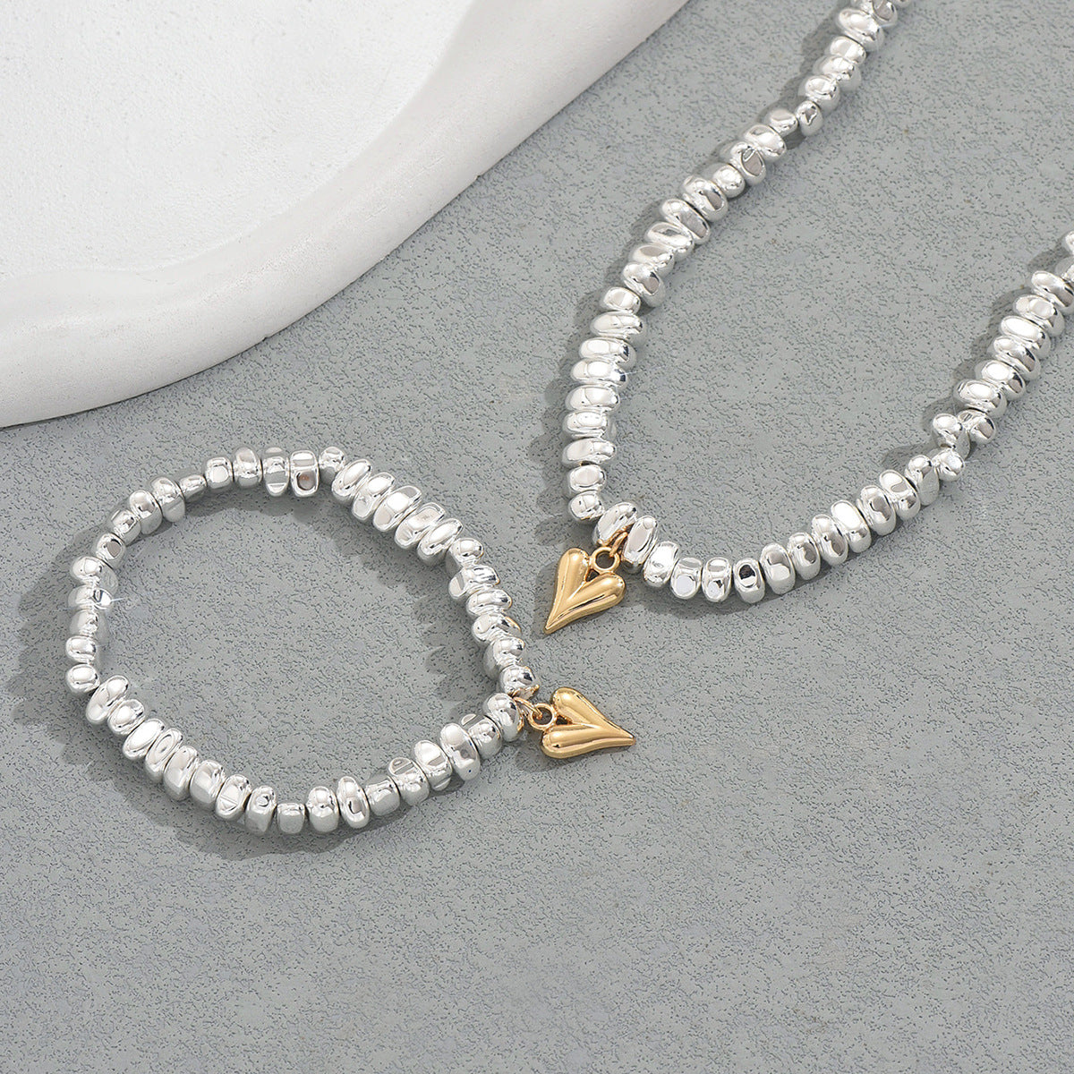 Heart-shaped women's necklace and bracelet set