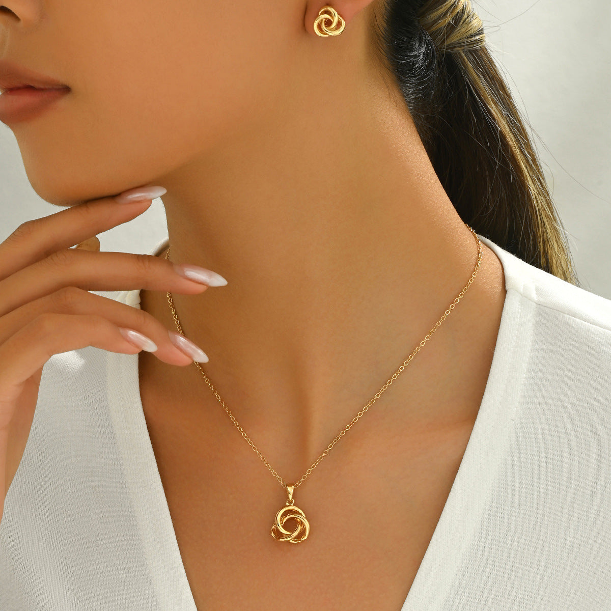 High-end metal earrings and clavicle chain set