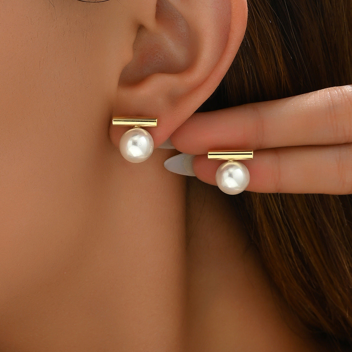 Elegant and Exclusive Inlaid Pearl Simple Earrings