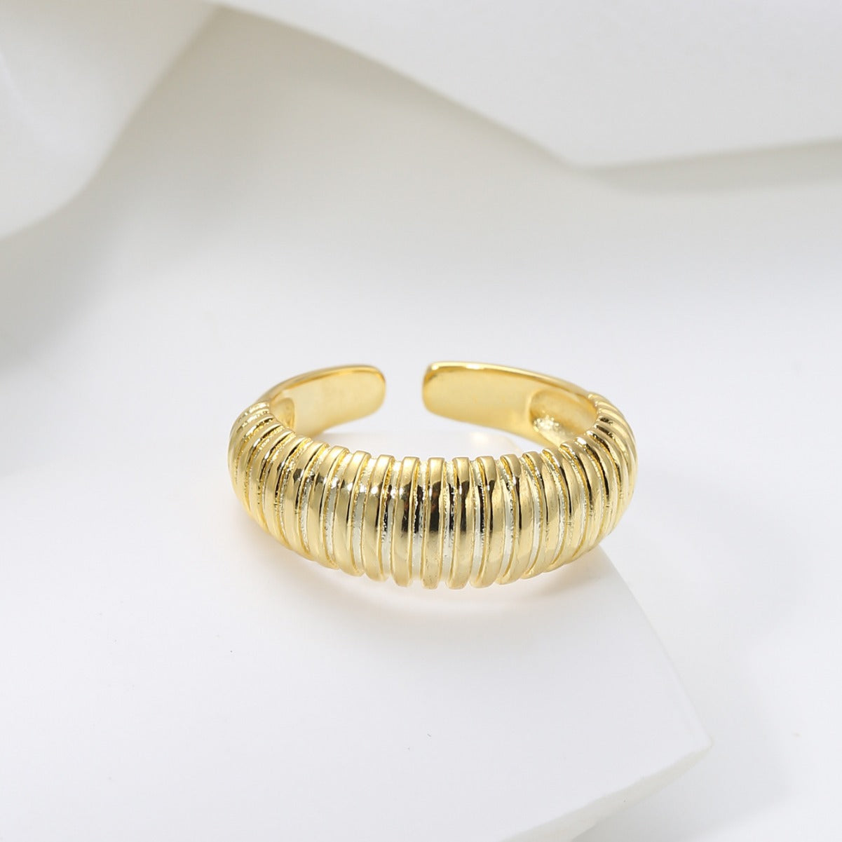 Wave-shaped vintage open ring