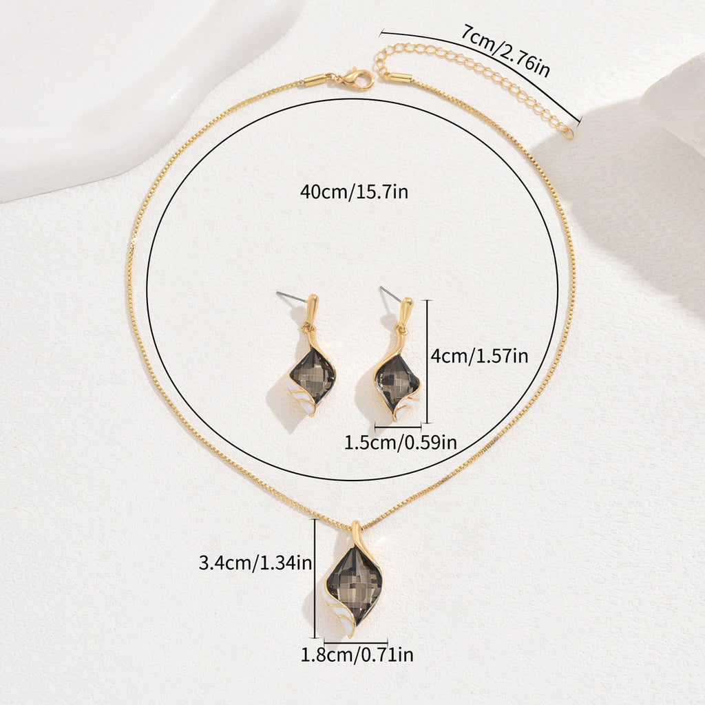 Diamond-shaped clavicle necklace and earring set