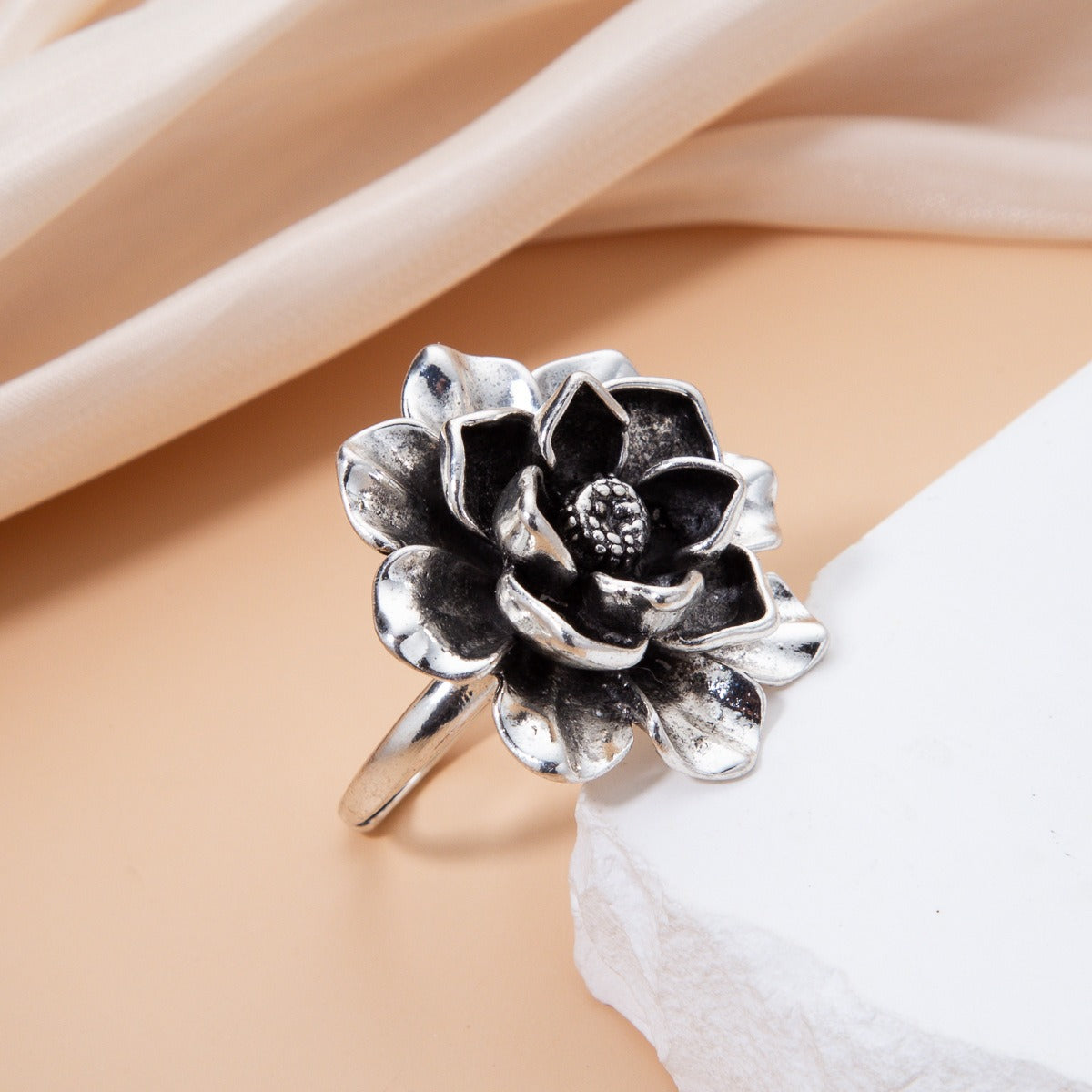 Simple petal design, adjustable opening ring
