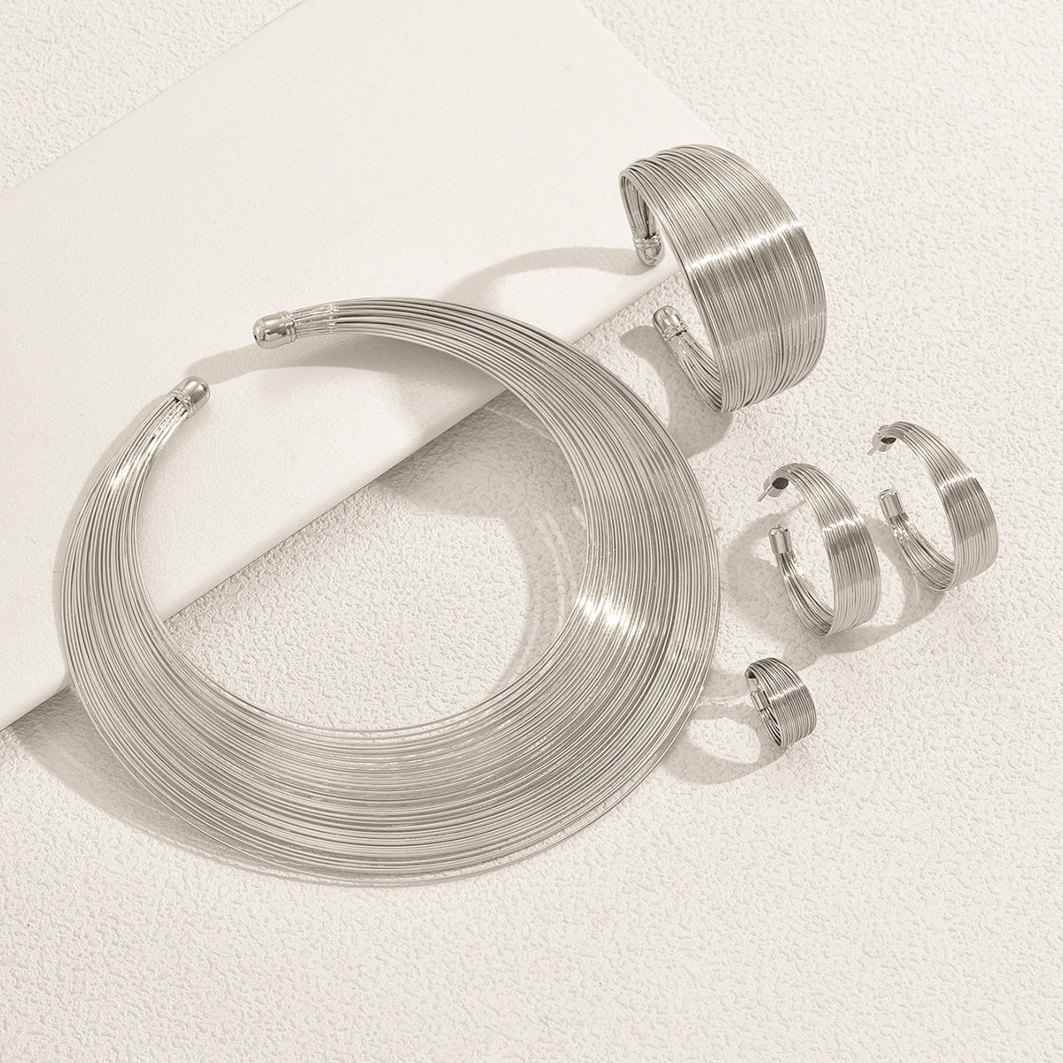 Multi-layered metal jewelry set, adjustable bracelet