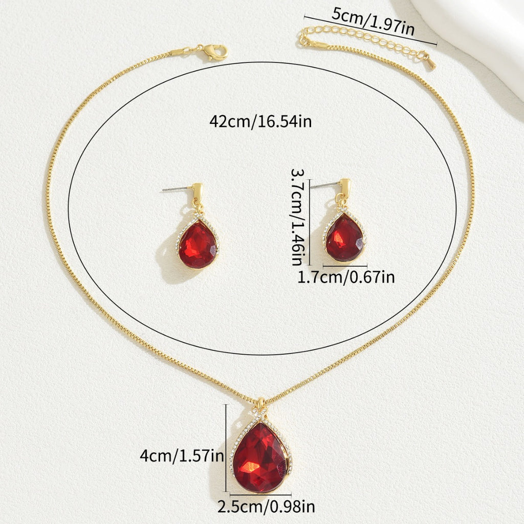 A small and exquisite crystal necklace and earring set.