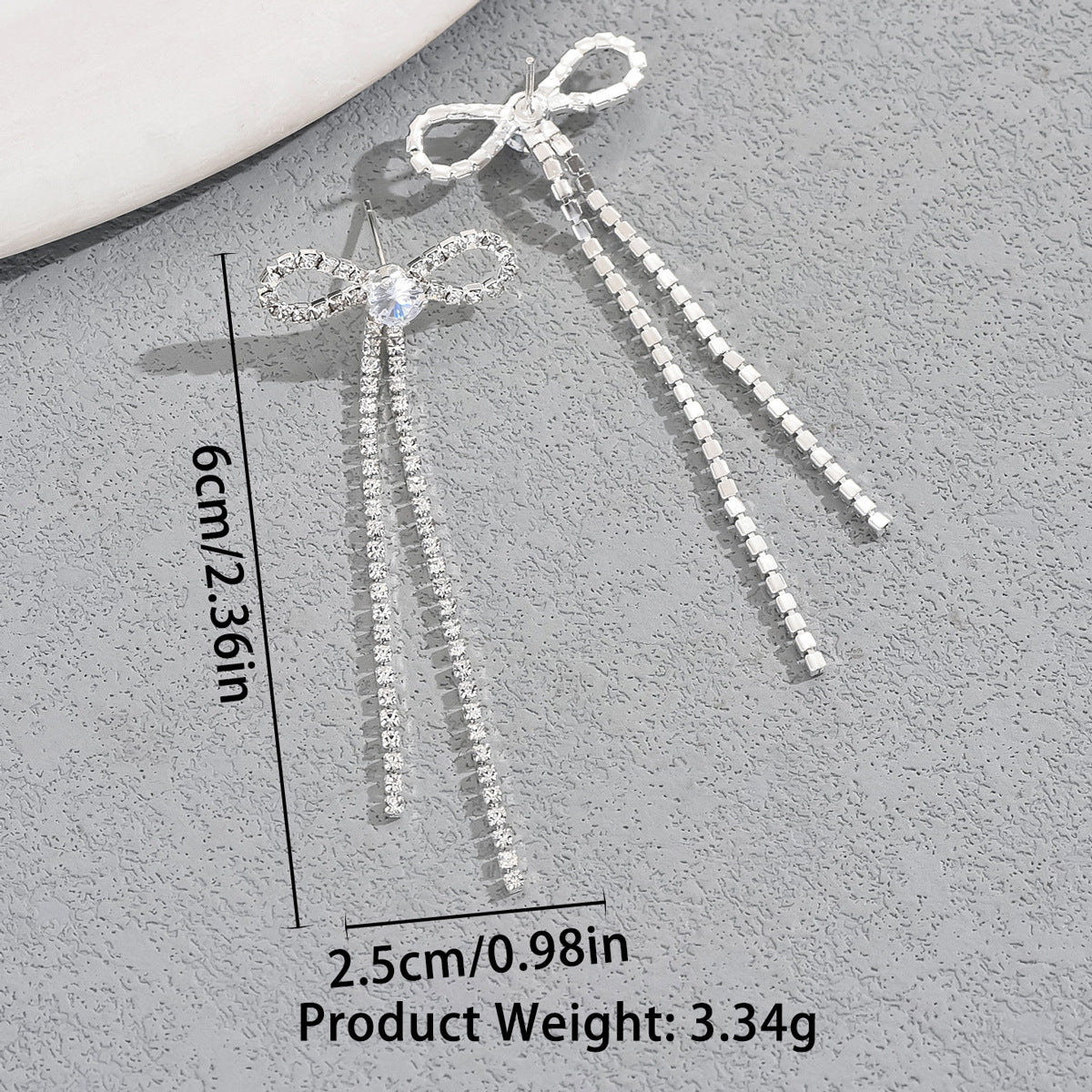 Simple and elegant bow-shaped earrings