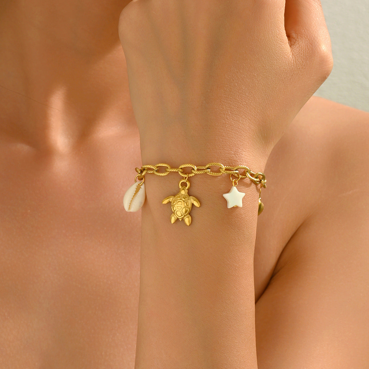 Ocean-themed women's seashell bracelet