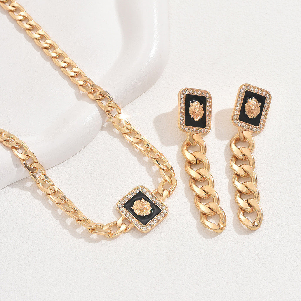 Lion-shaped clavicle chain and bracelet set