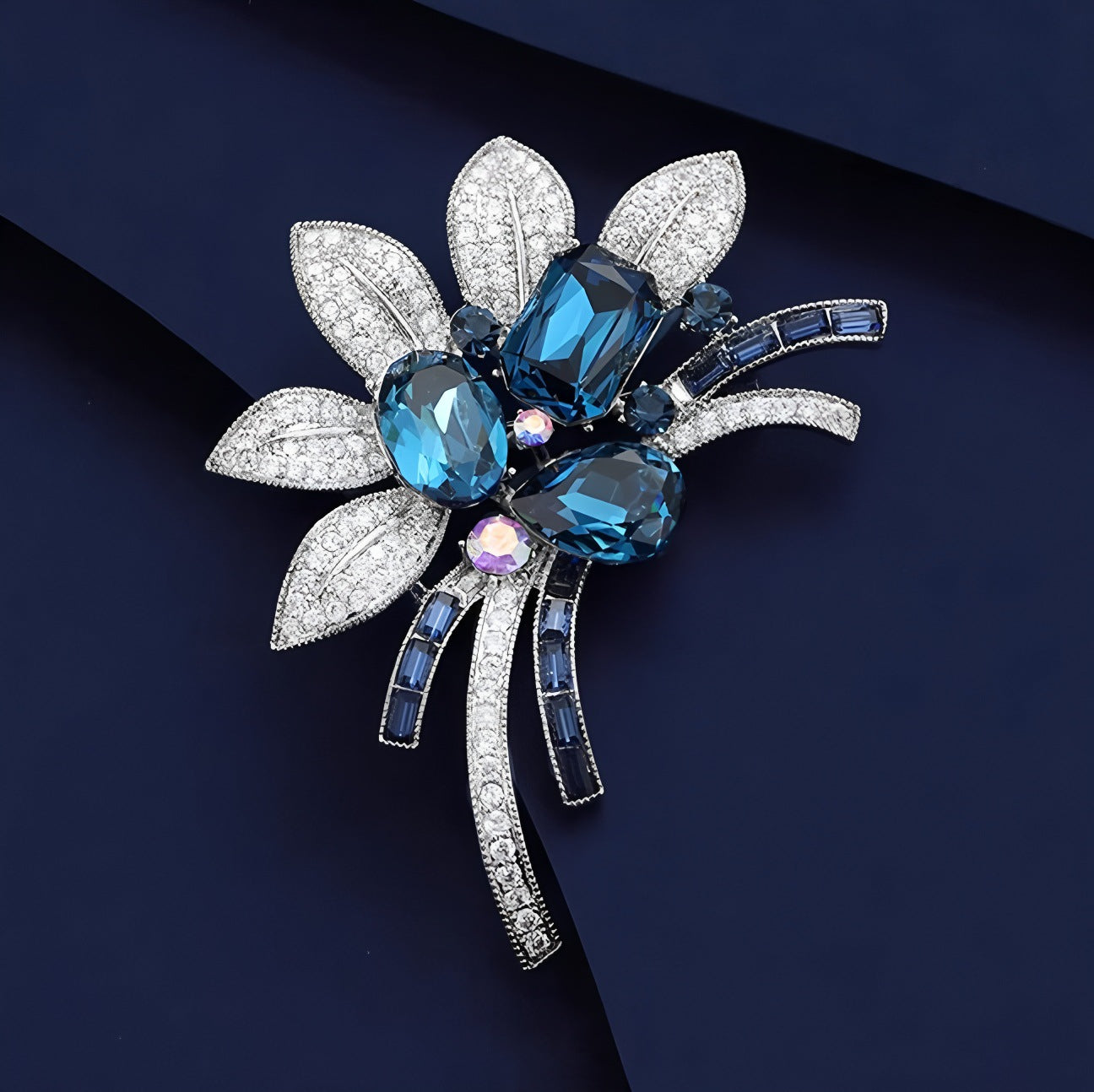 Broche de cristal de cinco hojas