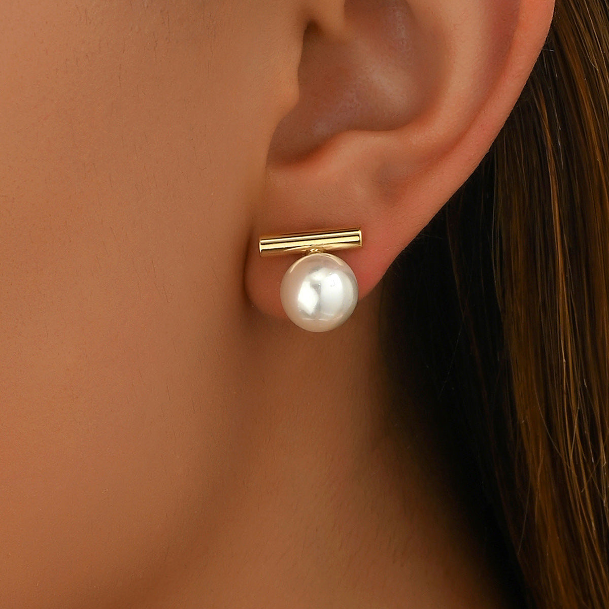 Elegant and Exclusive Inlaid Pearl Simple Earrings