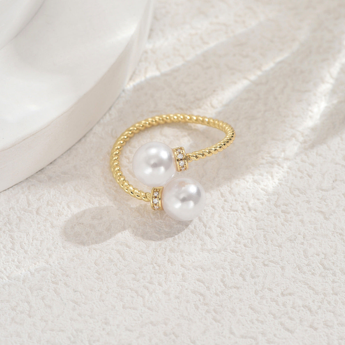Open ring set with zircon and pearl