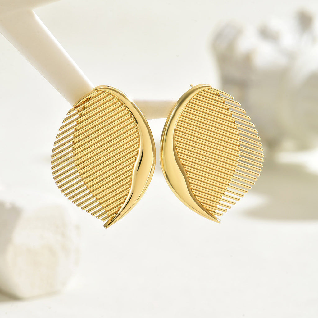 Women's metal fan-shaped leaf stud earrings