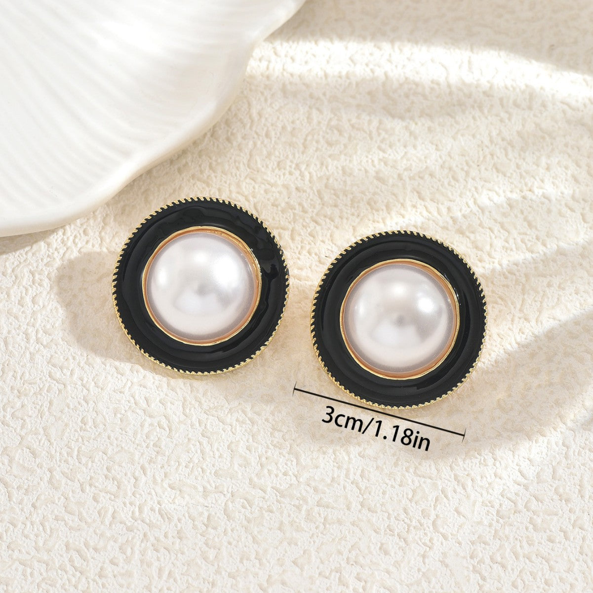 Exquisite oil-drop pearl earrings
