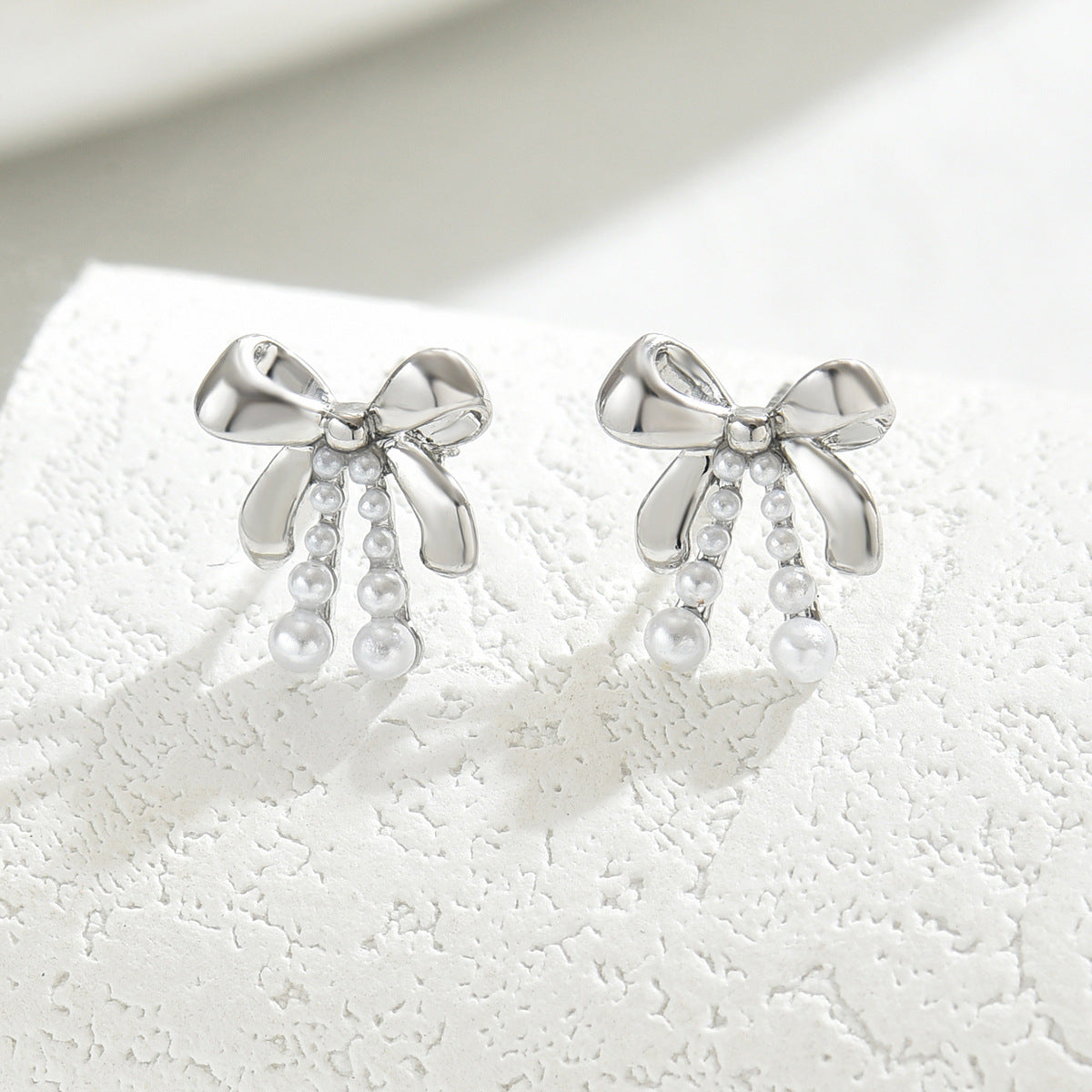 New zircon-inlaid bowknot design earrings