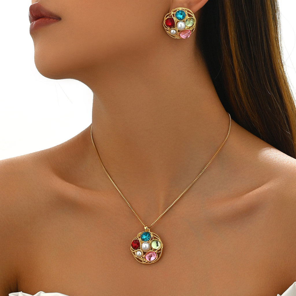 Gemstone-set long necklace, pendant, and earring set