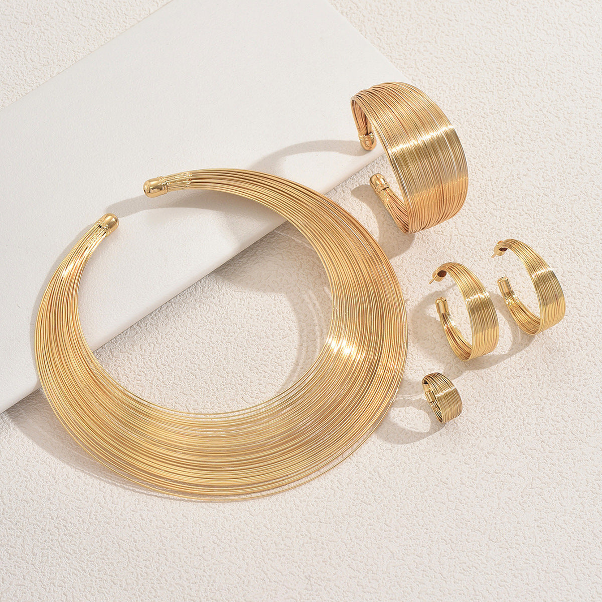 Multi-layered metal jewelry set, adjustable bracelet