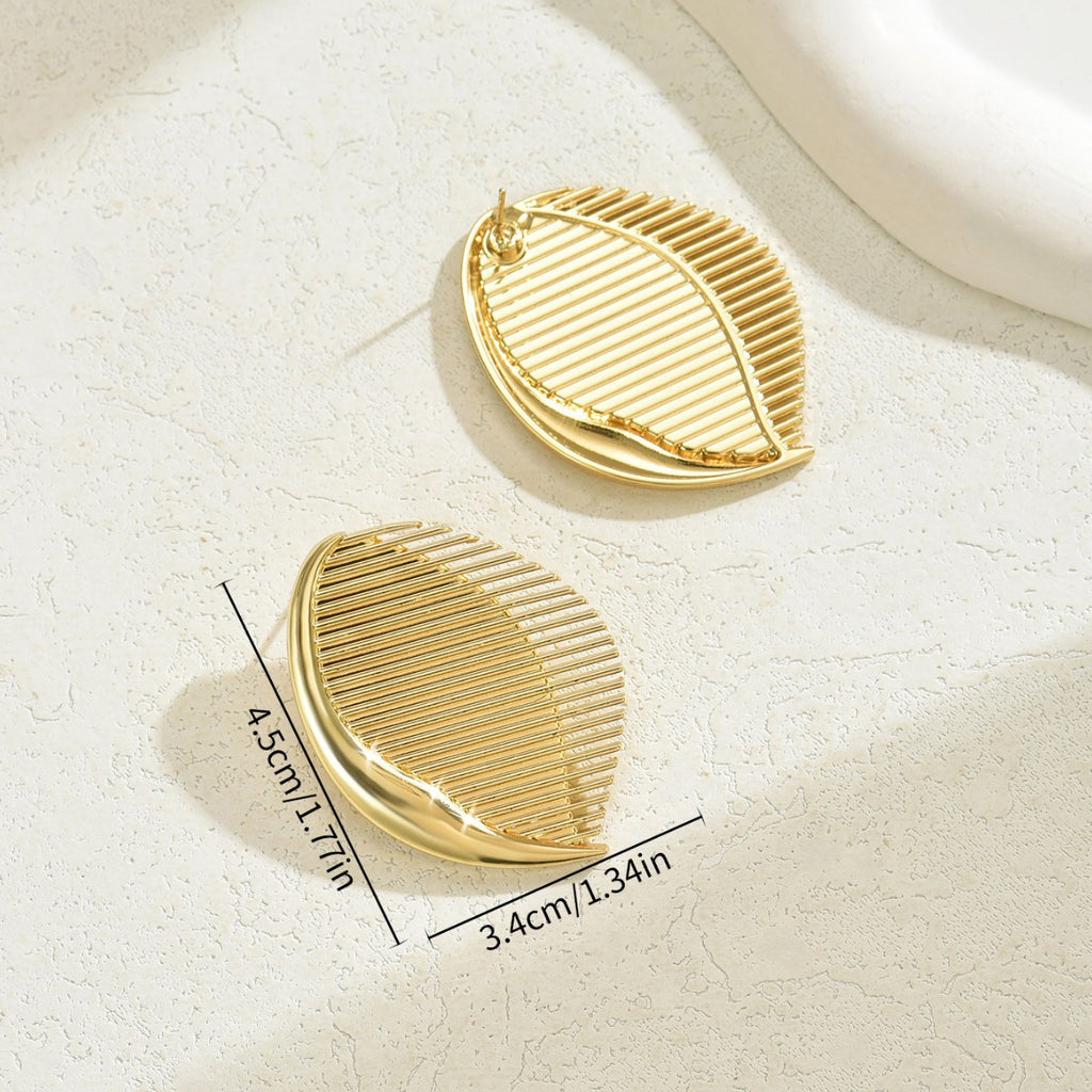 Women's metal fan-shaped leaf stud earrings
