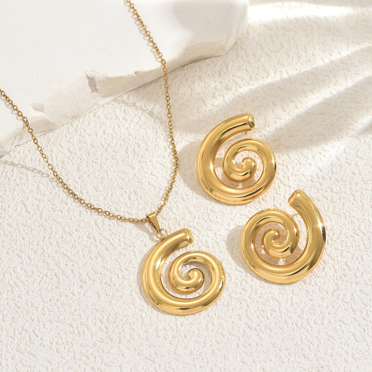 Niche spiral pendant chain, earring set