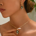 Diamond-shaped clavicle necklace and earring set