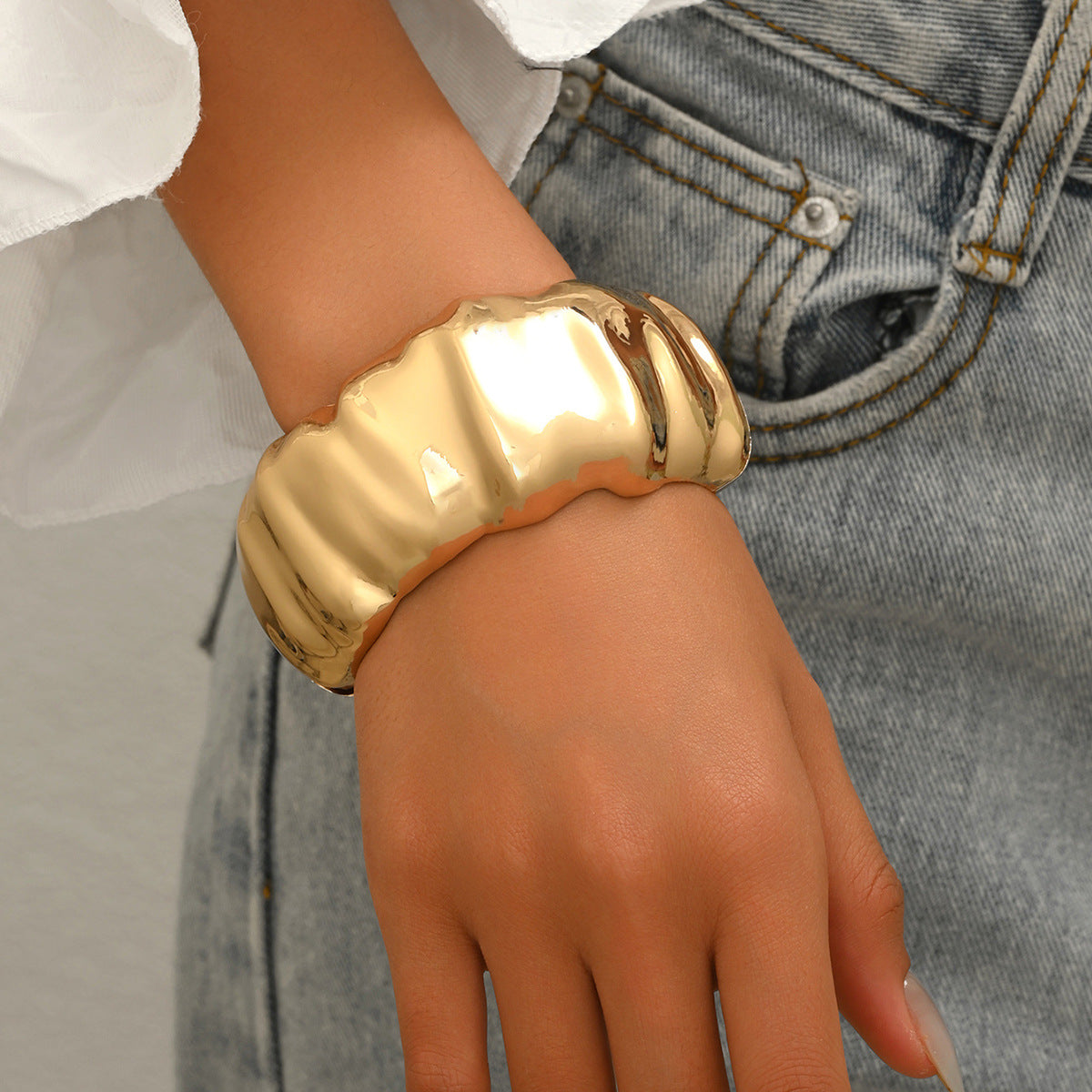 High-end glossy pleated bracelet