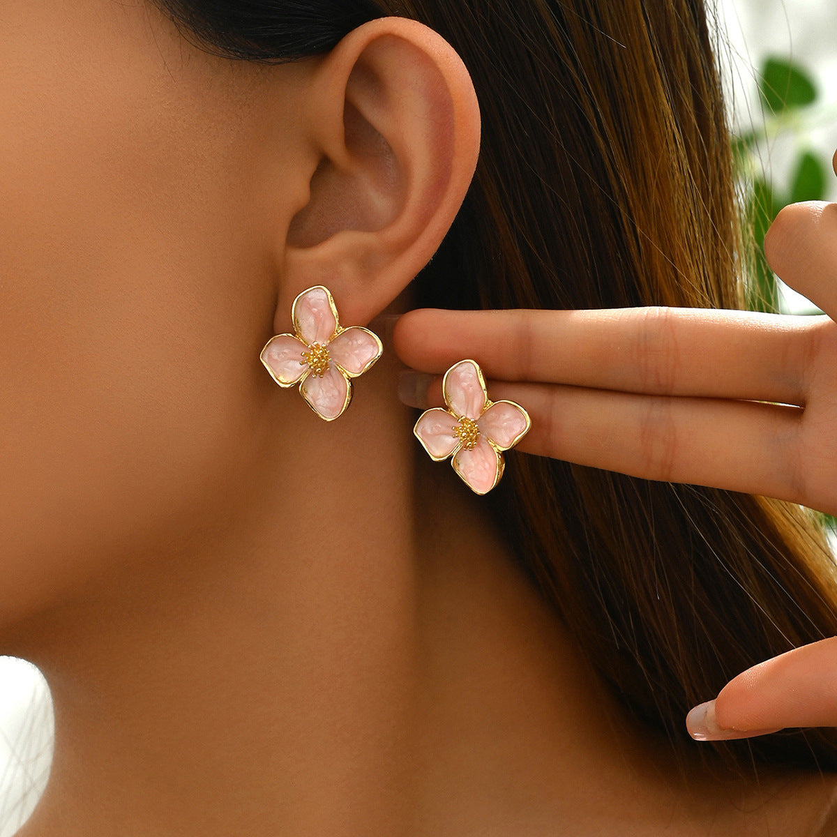 Sweet and elegant flower earrings