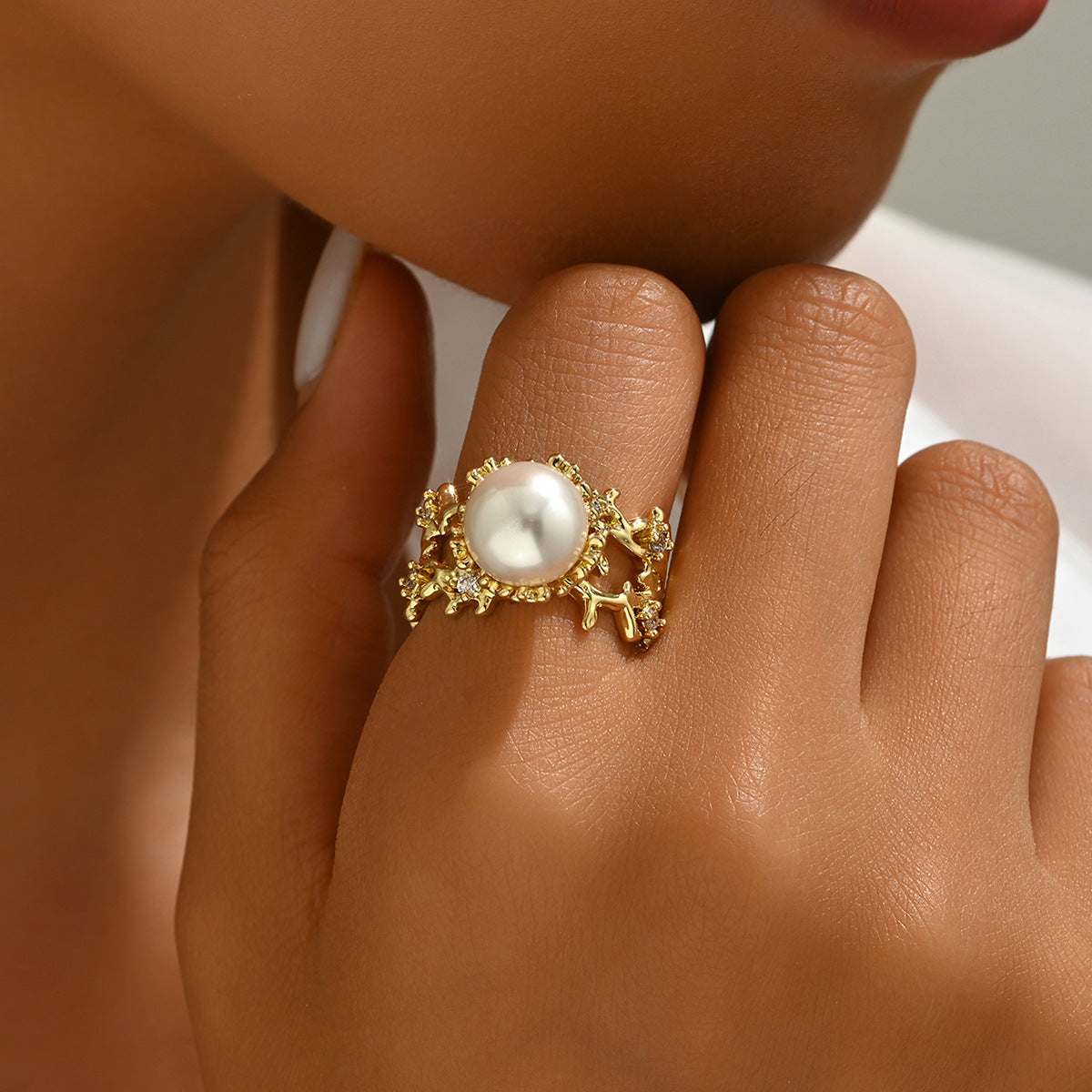 Pearl openwork ring.
