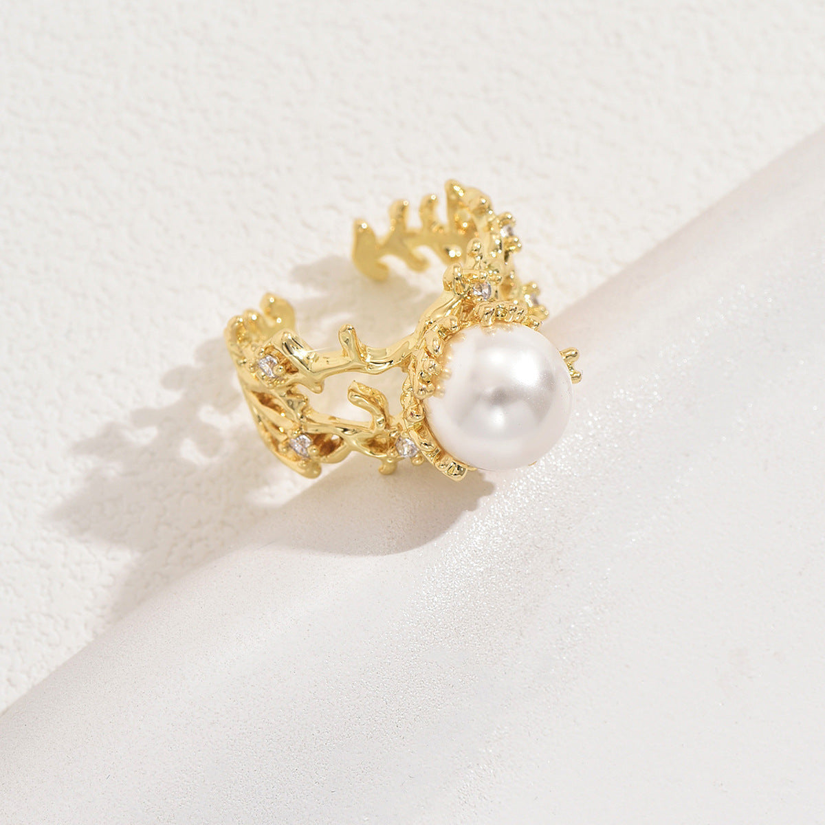 Pearl openwork ring.