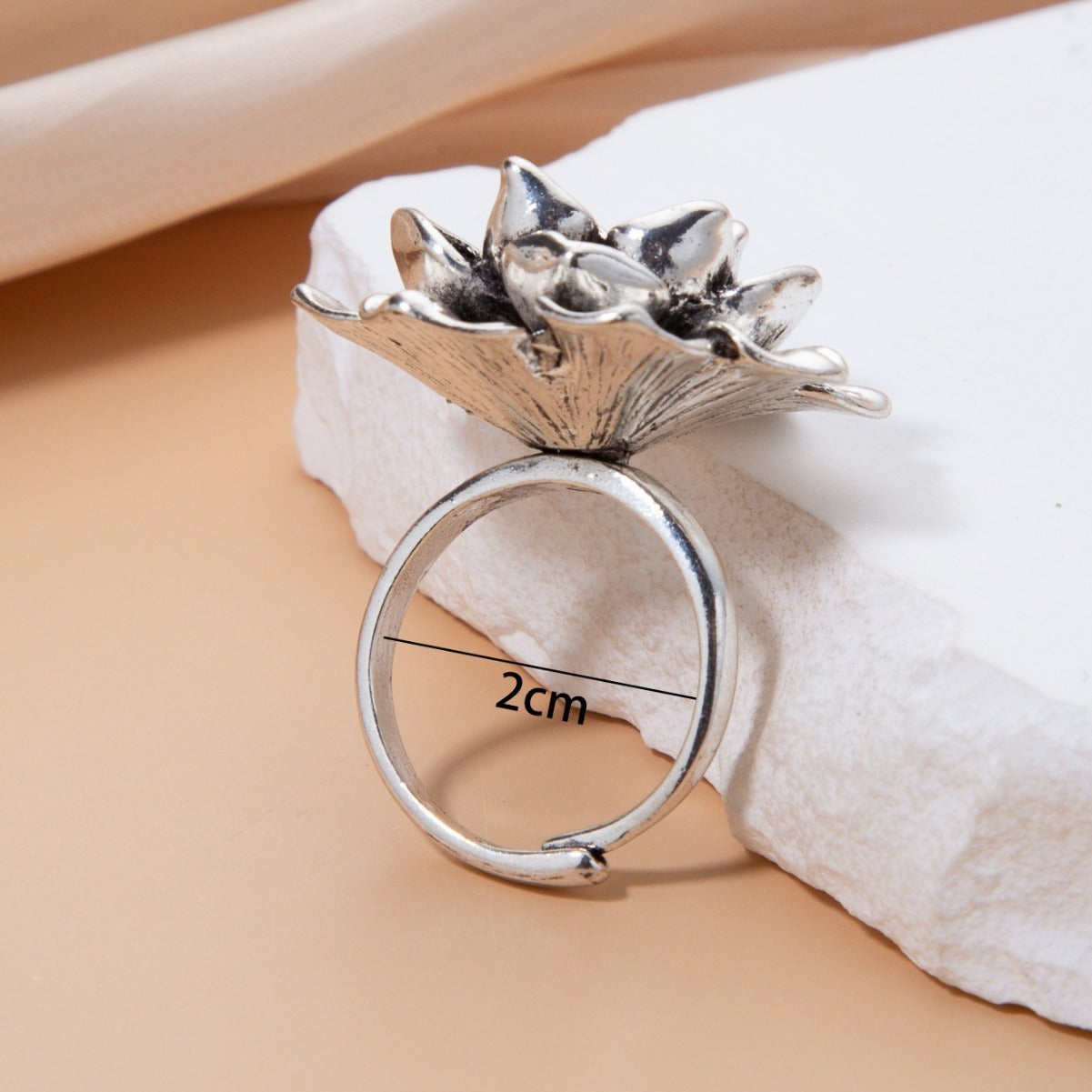 Simple petal design, adjustable opening ring