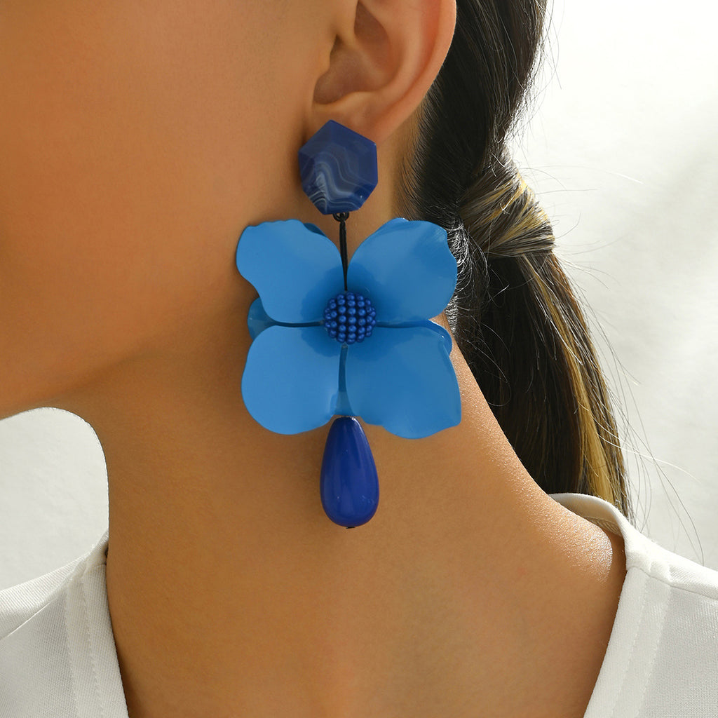 Fashionable resin flower earrings