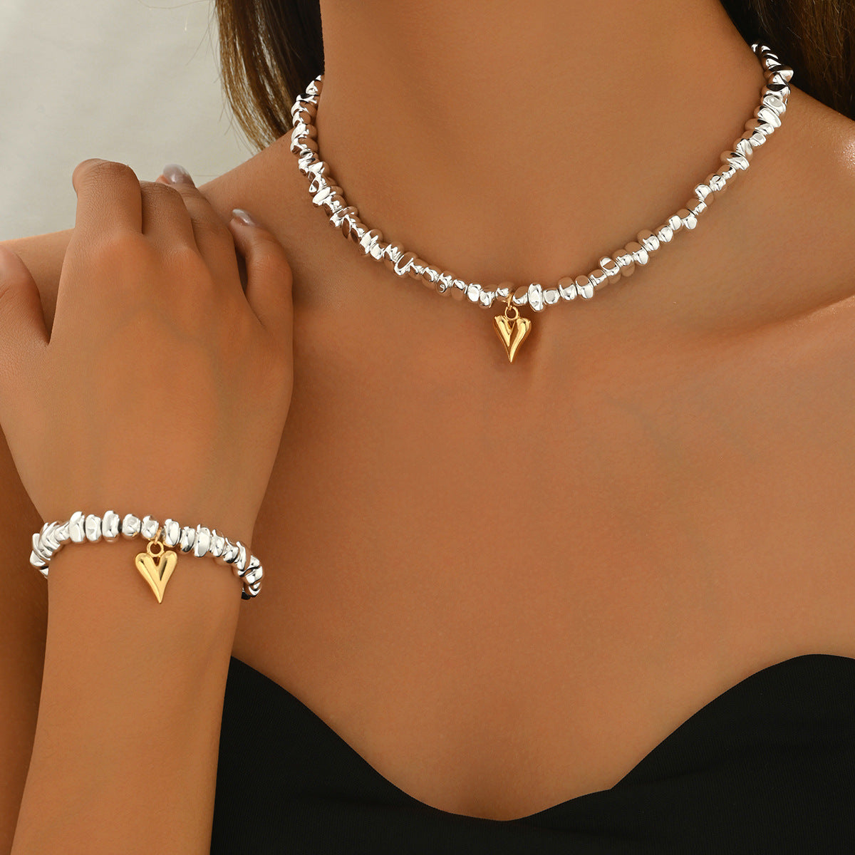 Heart-shaped women's necklace and bracelet set