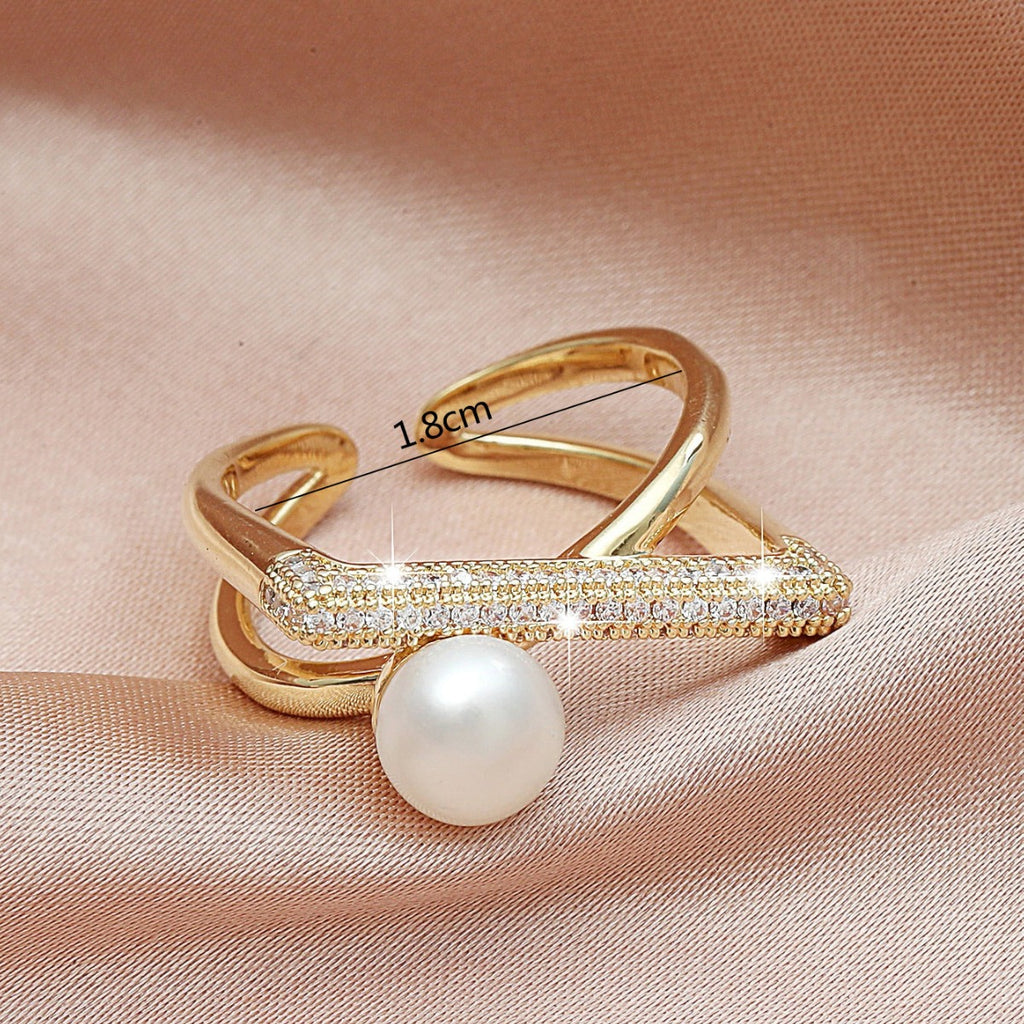 Simple women's pearl and zircon ring