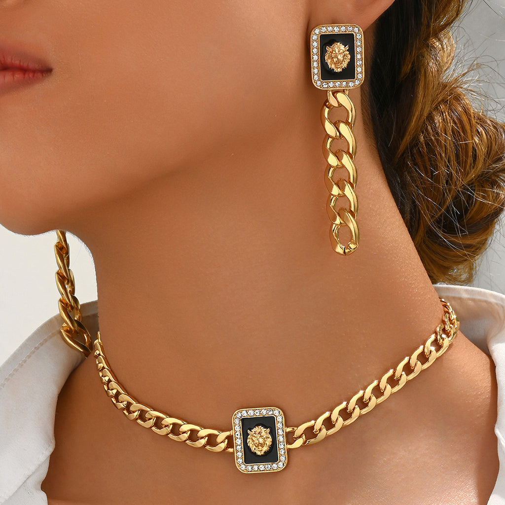 Lion-shaped clavicle chain and bracelet set
