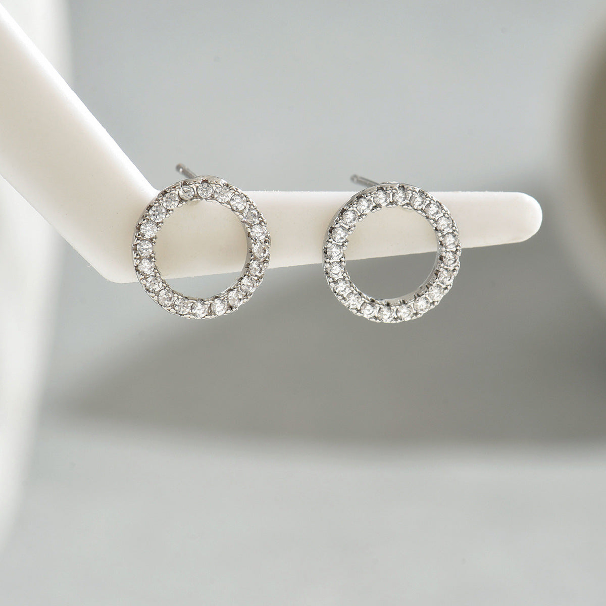 Geometric inlaid zircon, high-end earrings