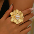 Minor Geometric Floral Open Wavy Ring with Pearl