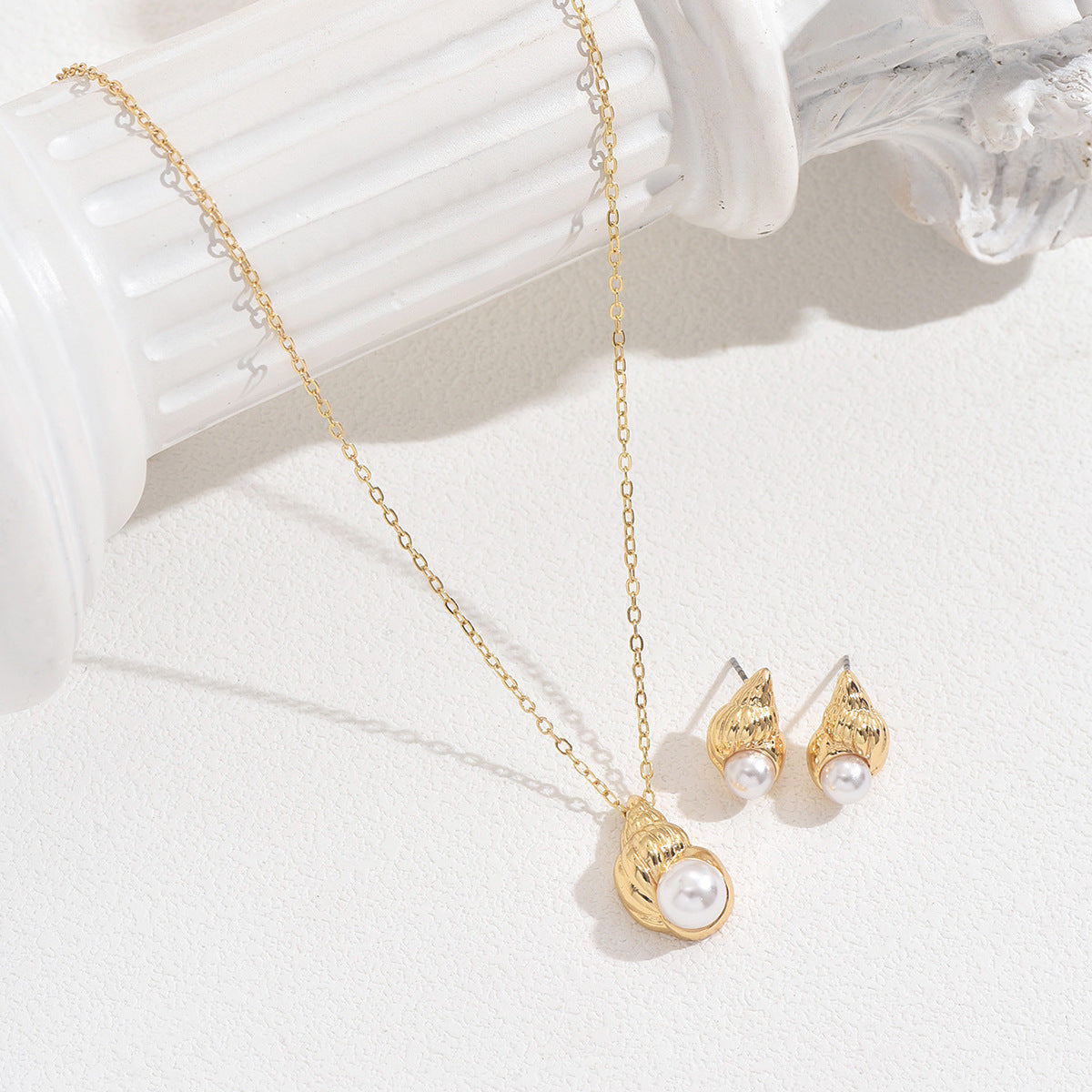 Shell and pearl earrings and clavicle necklace set